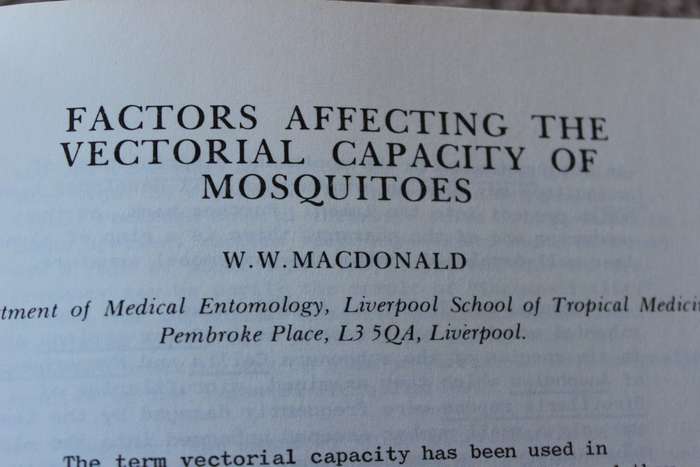 MEDICINE IN A TROPICAL ENVIRONMENT. Edited by J.H.S. Gear.   (W)