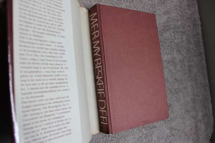 TWEE HARDEBANDE: M.E.R. 100 EN MY BESKEIE DEEL M.E.R. `n Outobiografiese Vertellings