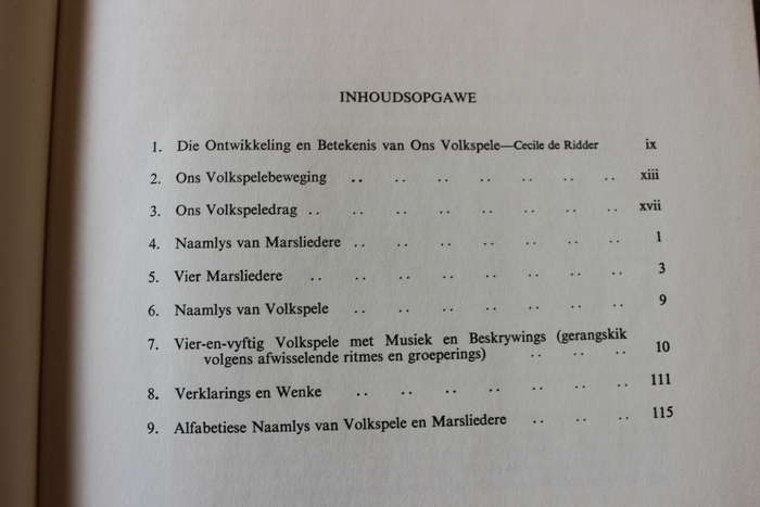 ONS EIE VOLKSPELE  Uitgegee deur Die Uniale Raad vir Volksang en Volkspele