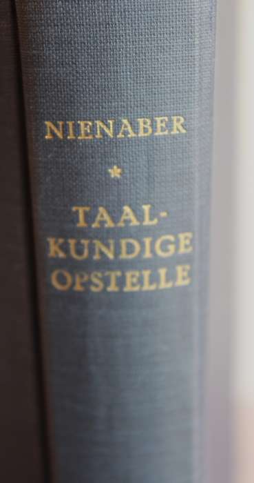 TAALKUNDIGE OPSTELLE versamel deur P.J. Nienaber. (Ontstaan van Afrikaans, standaardwoordeboek)  (W)