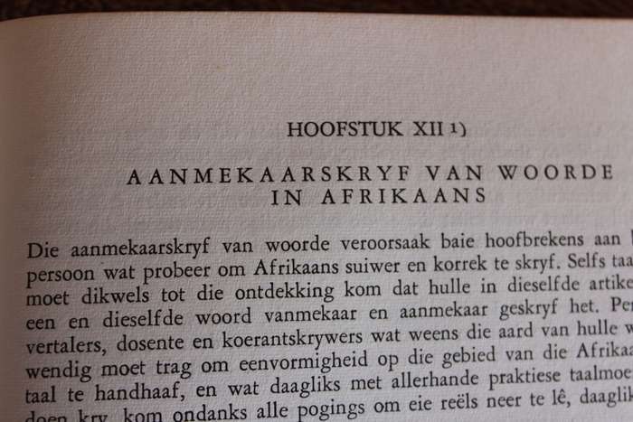 TAALKUNDIGE OPSTELLE versamel deur P.J. Nienaber. (Ontstaan van Afrikaans, standaardwoordeboek)  (W)