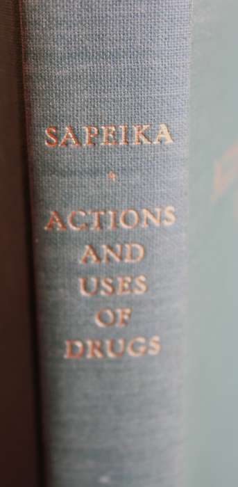 ACTIONS AND USES OF DRUGS by Norman Sapeika. (All who need info on drugs)   (W)