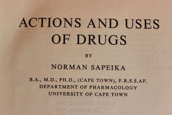 ACTIONS AND USES OF DRUGS by Norman Sapeika. (All who need info on drugs)   (W)