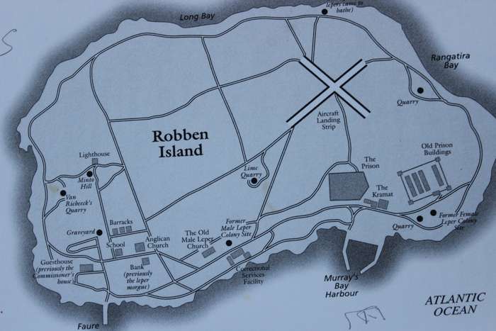 ROBBEN ISLAND  by Charlene Smith  Mayibuye History and Literature Series No 76