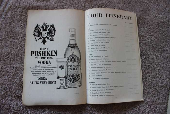 S. A. RUGBY YEARBOOK / JAARBOEK  All Blacks Tour / Toer 1976