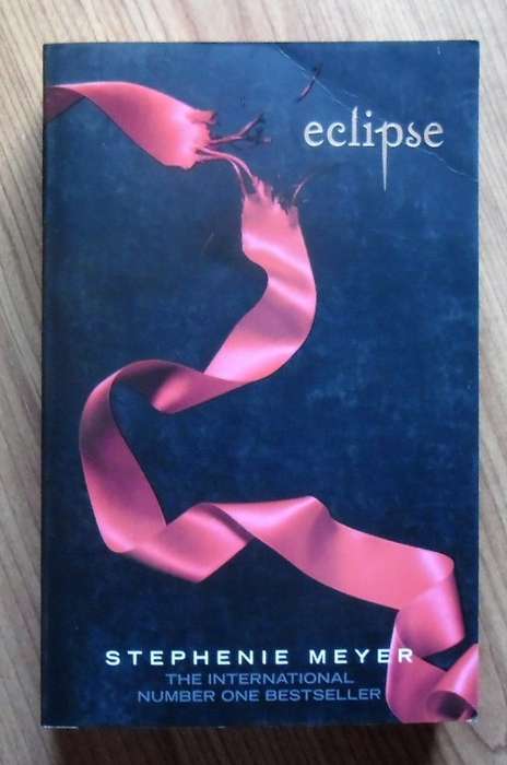 ECLIPSE by Stephanie Meyer
