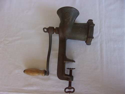 Vintage OB no. 8 cast iron grinder