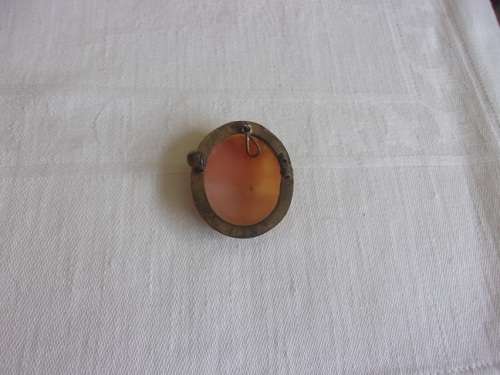 Lot of 4 antique/ vintage cameos and 1 micro mosaic for 1 bid