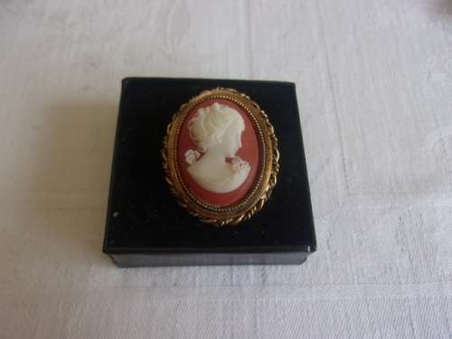 Lot of 4 antique/ vintage cameos and 1 micro mosaic for 1 bid