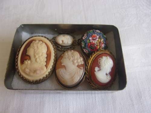 Lot of 4 antique/ vintage cameos and 1 micro mosaic for 1 bid