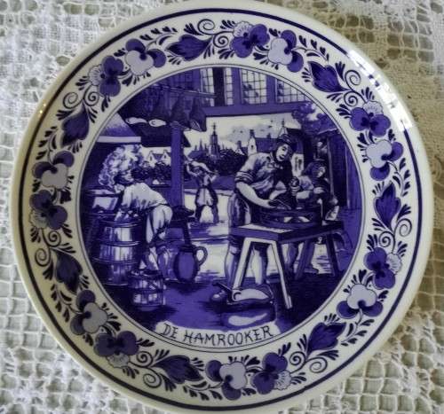 DELFTWARE - HOLLAND - 'DE HAMROOKER' DECORATIVE PLATE - 18 CM