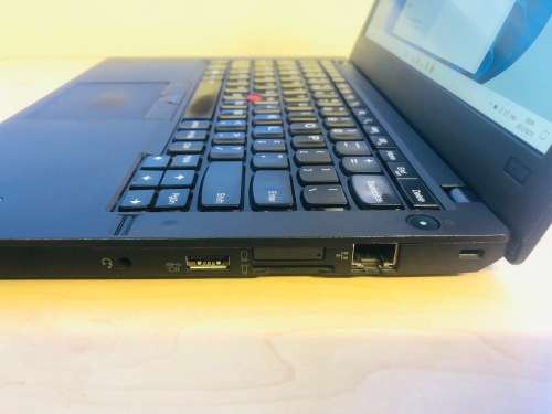 Lenovo ThinkPad X260  Core i7-6500U 2.59GHz 8GB Ram  256GB SSD  13,3` HD Graphics 520  2xBattery