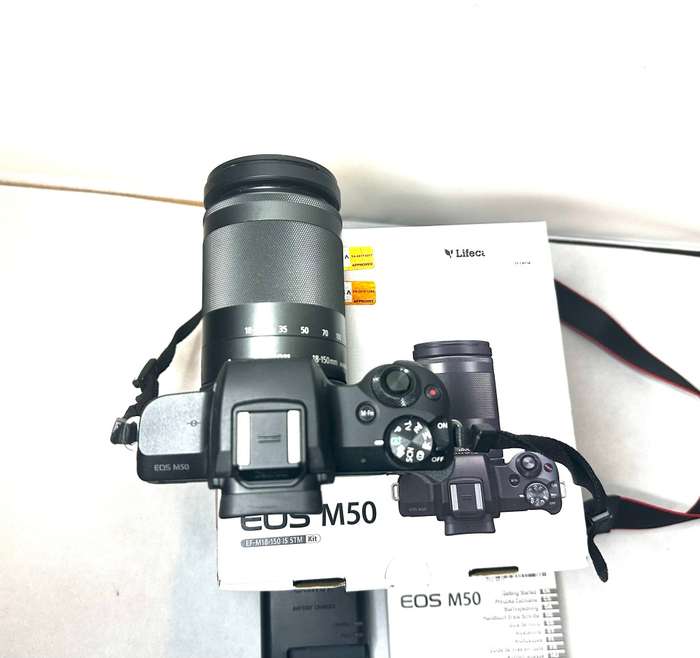 Canon EOS M50 Mirrorless camera with 18-150mm Lens & accessories excellent condition as new