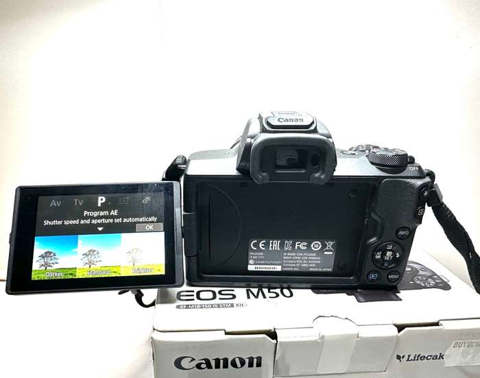Canon EOS M50 Mirrorless camera with 18-150mm Lens & accessories excellent condition as new