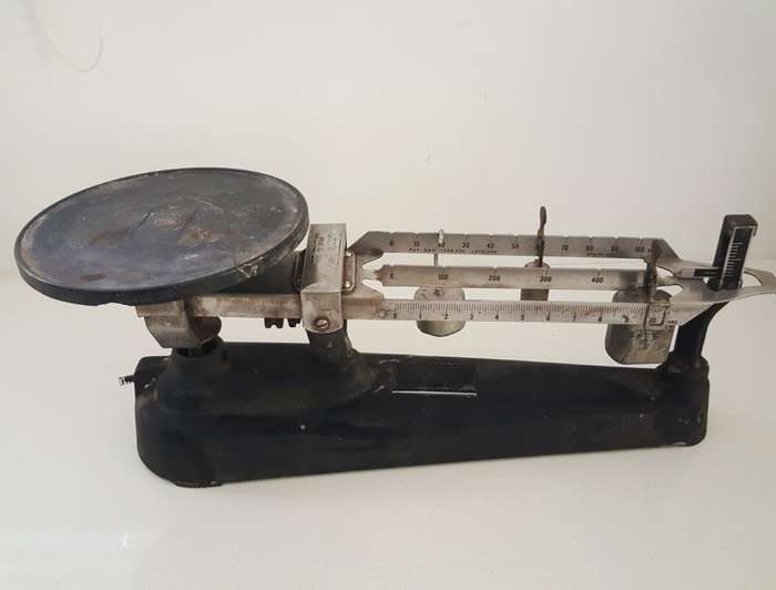 Vintage Metal Scale with 3 Weights
