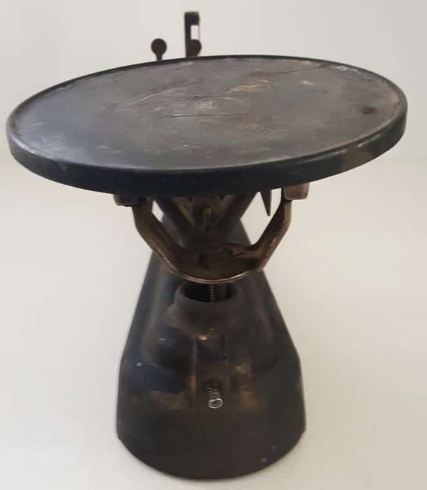 Vintage Metal Scale with 3 Weights