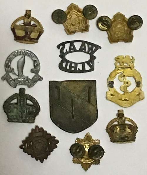 Mixed lot of badges-
