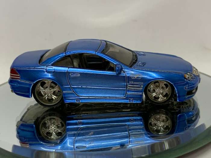 Maisto Playerz Luxury Diecast Collection 1:64 Blue Mercedes-Benz SL 55 AMG