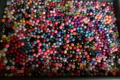 1100 bead mix....(10 in each pkt)6-10mm @100 pkts for all on photo..100 beads free