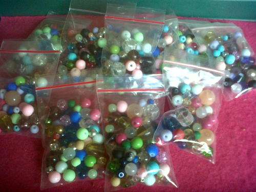 !!/////100 colourfull packets of Glass beads////