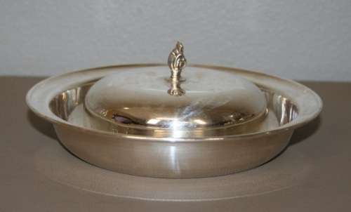 A STUNNING VINTAGE DOME "LIDDED" SILVER PLATED BUTTER DISH IN WONDERFUL CONDITION