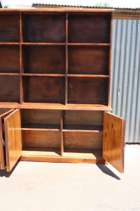 A STUNNING LARGE CABINET w/ 2 GOOD SIZE CUPBOARDS AND LOADS OF SPACE. GORGEOUS!!!