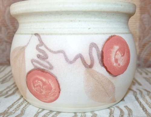 A FABULOUS STONEWARE MILK JUG AND LIDDED SUGAR BOWL SET WITH STUNNING HAND PAINTED DETAILING