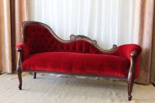 A SPECTACULAR ANTIQUE CARVED WALNUT "BAROQUE" CHAISE LONGUE IN MAGNIFICENT CONDITION! WOW!