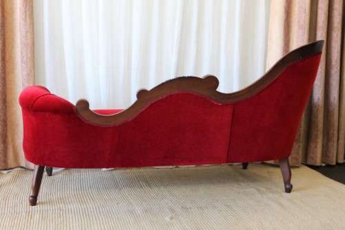 A SPECTACULAR ANTIQUE CARVED WALNUT "BAROQUE" CHAISE LONGUE IN MAGNIFICENT CONDITION! WOW!