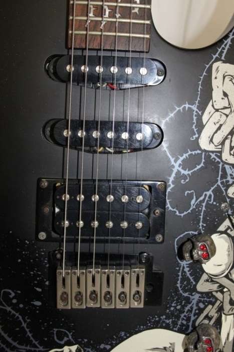 A SUPERB VENSON "CUSTOM" ELECTRIC GUITAR IN AWESOME CONDITION - JUST SERVICED AND NEW STRINGS