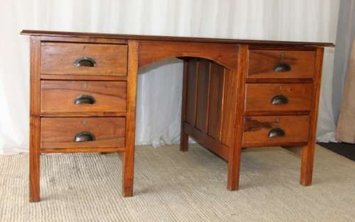 A SUPERB LARGE 6-DRAWER SOLID KIAAT EXECUTIVES DESK w/ STUNNING PERIOD HANDLES IN GREAT CONDITION