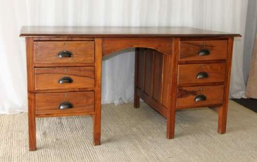 A SUPERB LARGE 6-DRAWER SOLID KIAAT EXECUTIVES DESK w/ STUNNING PERIOD HANDLES IN GREAT CONDITION