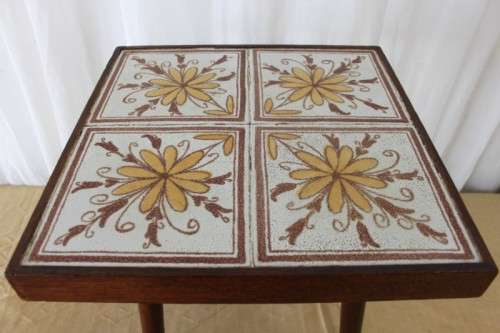 A FABULOUS VINTAGE "RETRO" MERANTI TILED OCCASIONAL/ SIDE TABLE IN WONDERFUL CONDITION