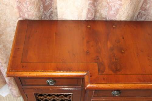 A BEAUTIFUL REGENCY PERIOD 6-DRAWER DOUBLE DOOR HALLWAY CABINET WITH TRELLIS DOOR DETAILING
