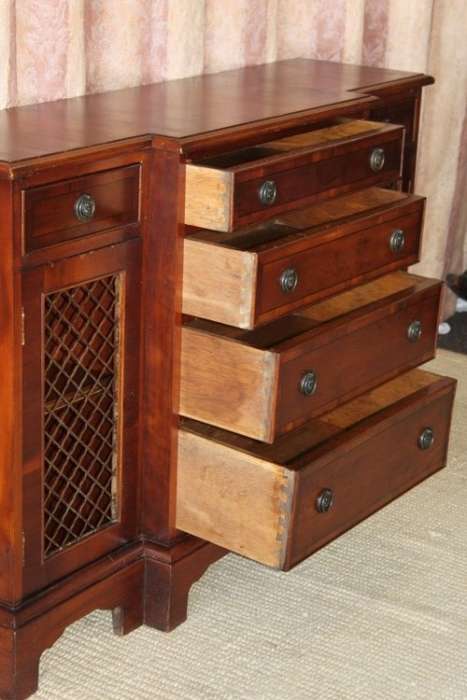 A BEAUTIFUL REGENCY PERIOD 6-DRAWER DOUBLE DOOR HALLWAY CABINET WITH TRELLIS DOOR DETAILING