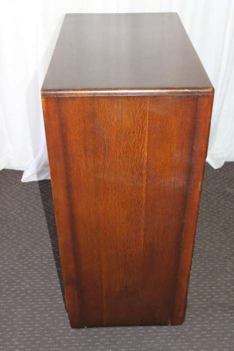 A beautiful Solidly built 5-drawer chest of drawers with stunning styling & ornate handles