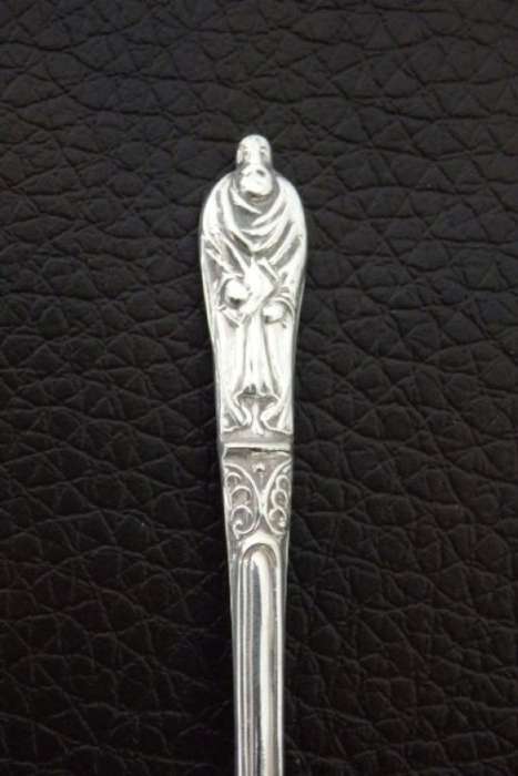 A superb boxed set of six English made EPNS silver plated "Apostle" teaspoons in stunning condition