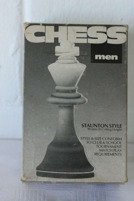 A stunning vintage (boxed) Chess Men chess set with "Staunton Style" chess pieces in great condition