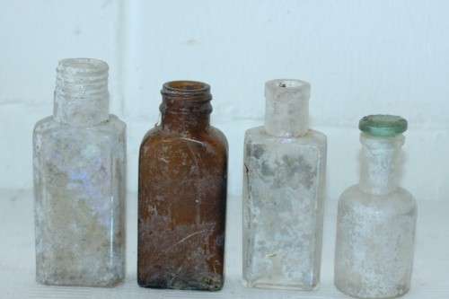 An awesome collection of 14x assorted vintage & antique glass bottles; bid/bottle