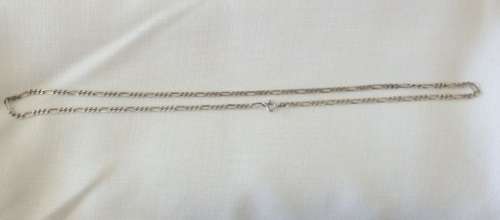 A beautiful sterling silver (925) unisex chain with a beautiful design in stunning condition