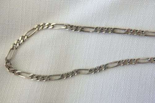 A beautiful sterling silver (925) unisex chain with a beautiful design in stunning condition