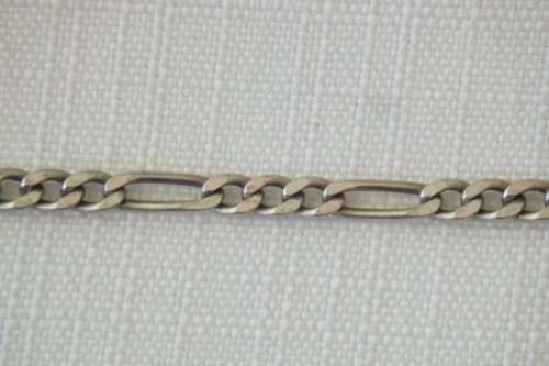A beautiful sterling silver (925) unisex chain with a beautiful design in stunning condition