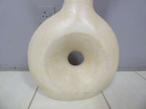 A beautiful HUGE floor standing ceramic vase. Gorgeous on its own or w/ large flower cuttings.