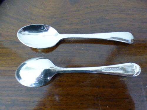 Beautiful boxed set of 12 Sheffield (England) teaspoons in a satin lined box - RS17Sale