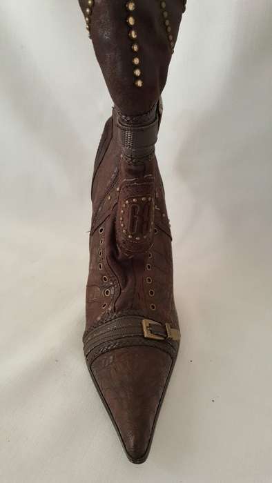 A beautiful and very sexy pair of brown ladies 1to3 mid-calf "studded" stiletto heel zip-up boots
