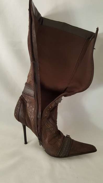 A beautiful and very sexy pair of brown ladies 1to3 mid-calf "studded" stiletto heel zip-up boots