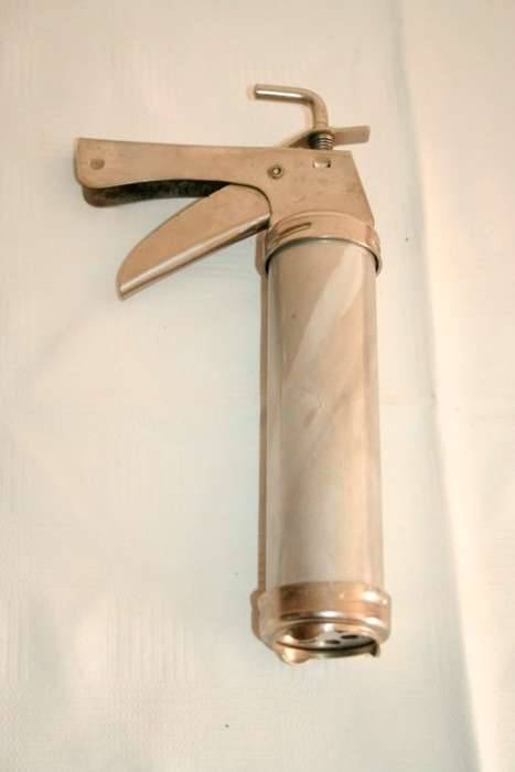 An awesome vintage "Nu-world Industries" Aluminium cookie cutter & icing gun in its original box