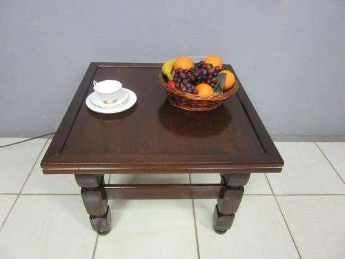 A beautiful well-made vintage/ retro wooden coffee/ occasional table - looks stunning! - RS17Sale