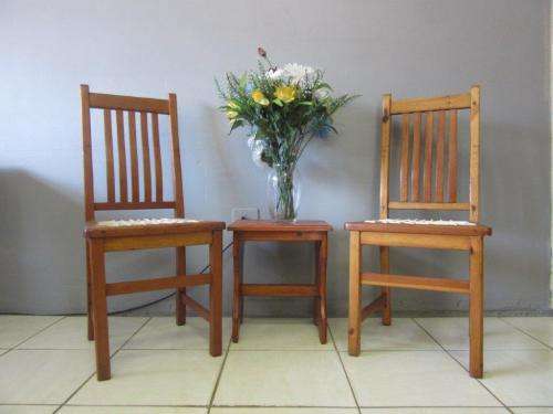 2x fabulous vintage solid wooden riempie dining room chairs, beautiful!! Price/chair