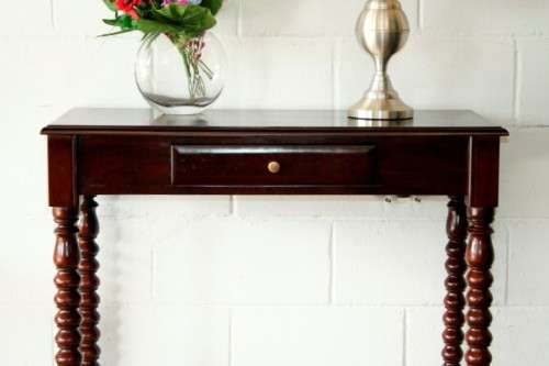 A beautiful and stylish single-drawer console/ hall table with gorgeous turned "bobbin" legs